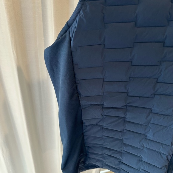 adidas Men's Quilted Navy Vest - Picture 4 of 4
